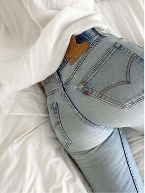 Levi’s Wedgie Straight leg. Size: 26. Excellent condition. You will ♥️ these!!